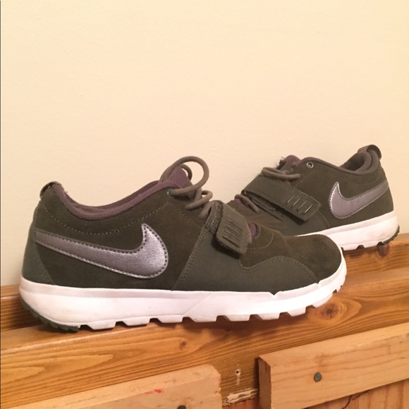 Dark green & white Nike’s - Picture 2 of 3